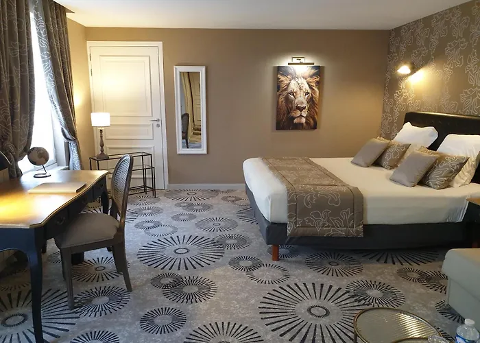 Hotel Le Lion D'or Et Restaurant La Table Du Lion 4*