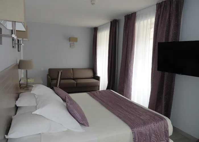 호텔 Le Lion D'or Et Restaurant La Table Du Lion