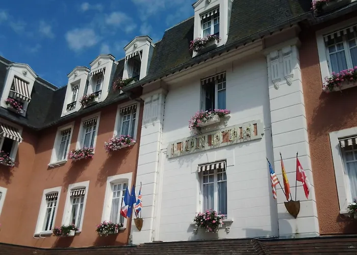 Hotel Le Lion D'or Et Restaurant La Table Du Lion 4*