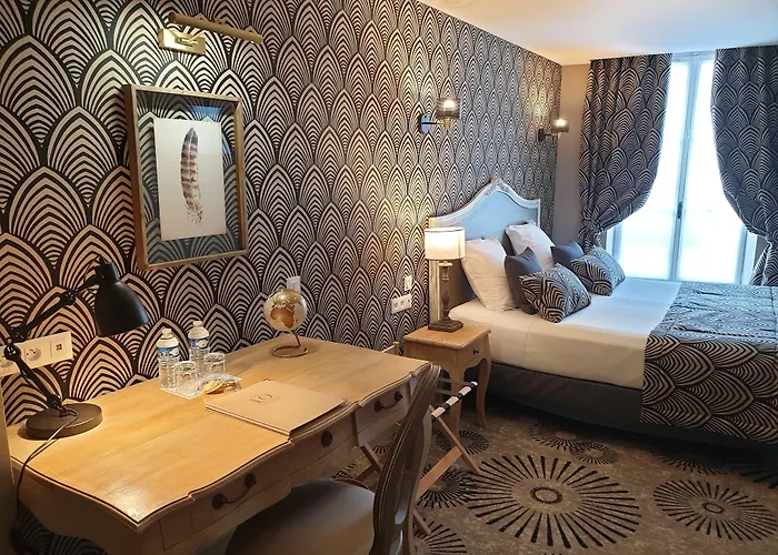 Le Lion D'or Et Restaurant La Table Du Lion Hotel