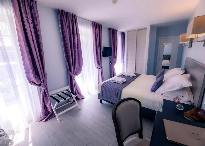 Le Lion D'or Et Restaurant La Table Du Lion Hotel