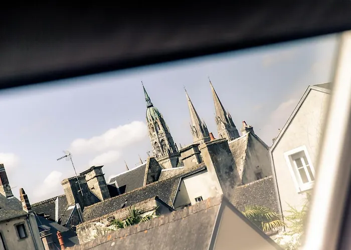 Hotel Le Lion D'or Et Restaurant La Table Du Lion 4*