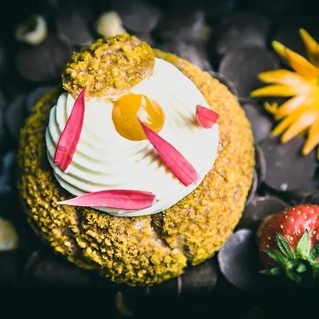 Hotel Le Lion D'or Et Restaurant La Table Du Lion