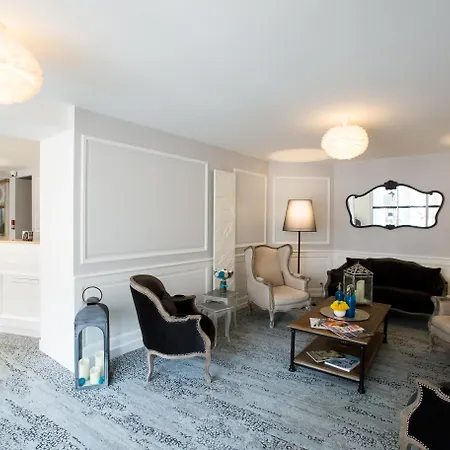 Le Lion D'or Et Restaurant La Table Du Lion Hotel