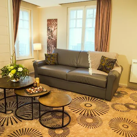 Hotel Le Lion D'or Et Restaurant La Table Du Lion 4*