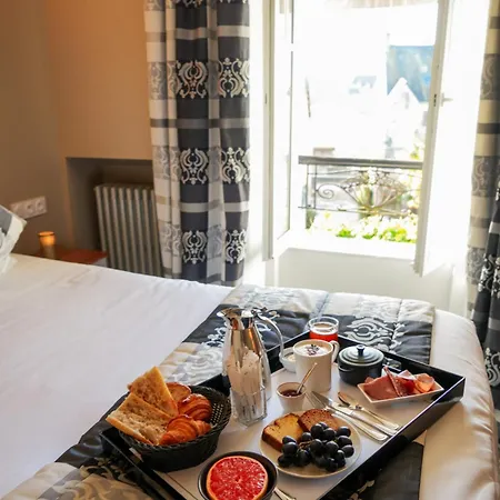 Le Lion D'or Et Restaurant La Table Du Lion Hotel 4*