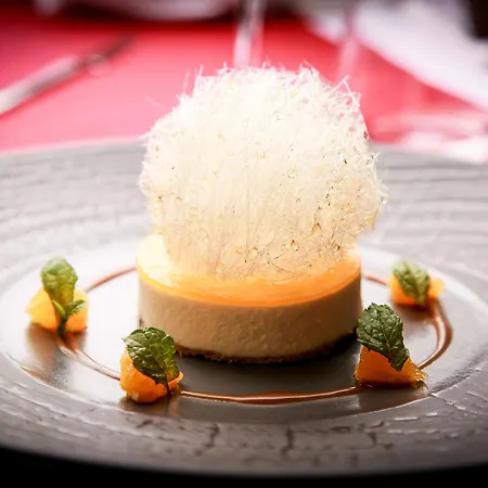 Hotel Le Lion D'or Et Restaurant La Table Du Lion