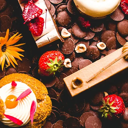 Hotel Le Lion D'or Et Restaurant La Table Du Lion Bayeux