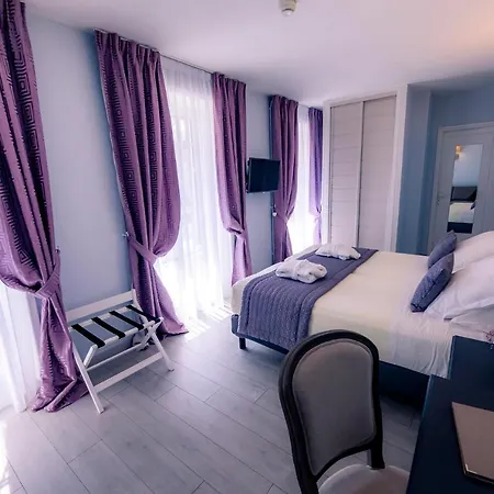 Le Lion D'or Et Restaurant La Table Du Lion Hotel