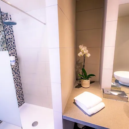 Le Lion D'or Et Restaurant La Table Du Lion