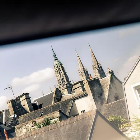 Hotel Le Lion D'or Et Restaurant La Table Du Lion 4*