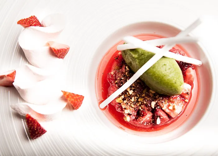 Hotel Le Lion D'or Et Restaurant La Table Du Lion 4*