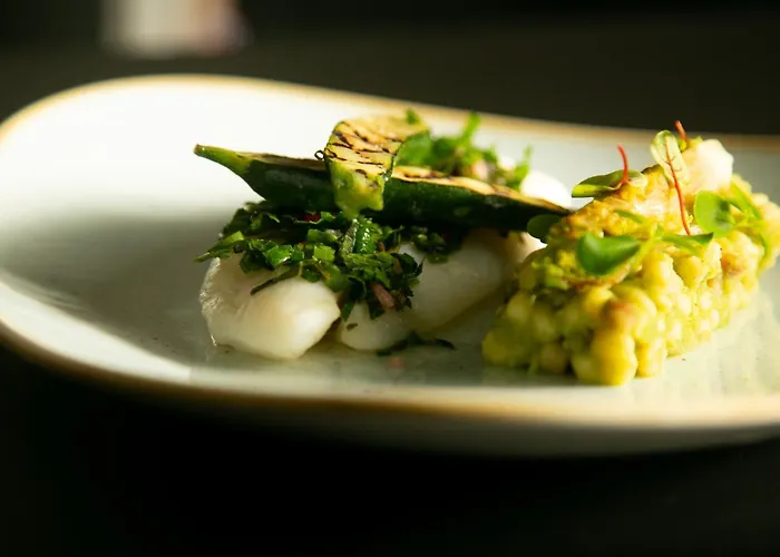 Hotel Le Lion D'or Et Restaurant La Table Du Lion 4*