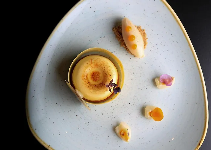 Hotel Le Lion D'or Et Restaurant La Table Du Lion 4*