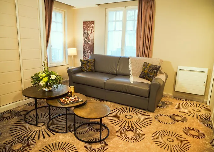 Hotel Le Lion D'or Et Restaurant La Table Du Lion 4*