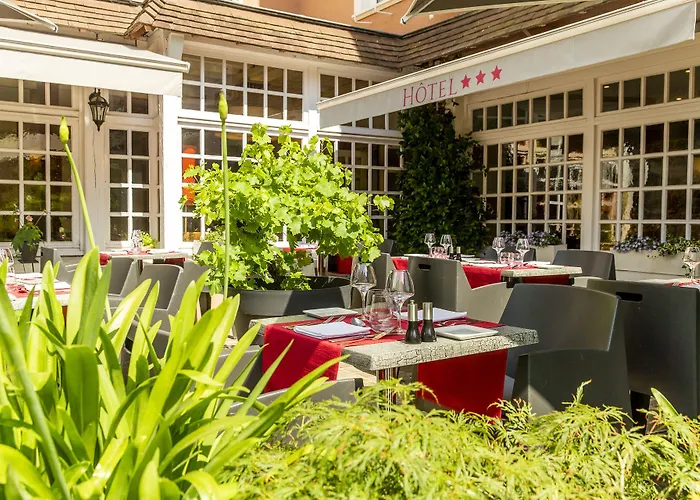 Hotel Le Lion D'or Et Restaurant La Table Du Lion 4*